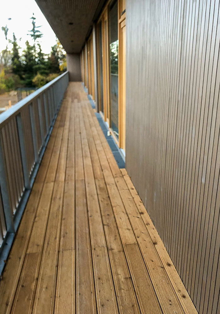 Balkon aus Holz, Holzbalkon